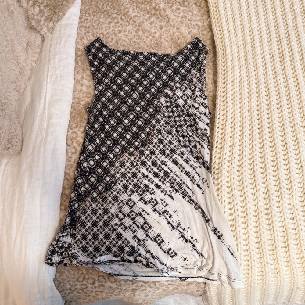1.9 One Sept Women Black White Geometric Abstract Cowl Neck Asymmetrical Top L - Picture 4 of 5